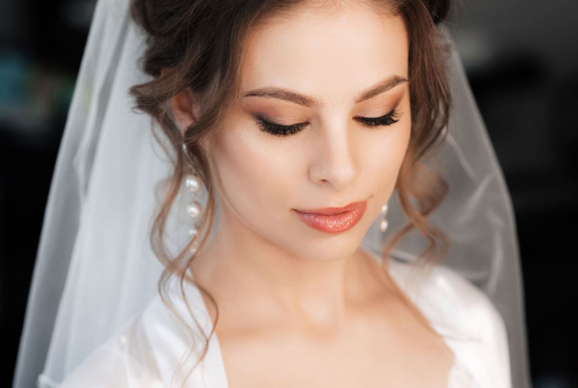 Vertrauen Sie auf erfahrene Visagisten für Ihr Braut-Make-up. Strahlend schön, individuell abgestimmt und perfekt