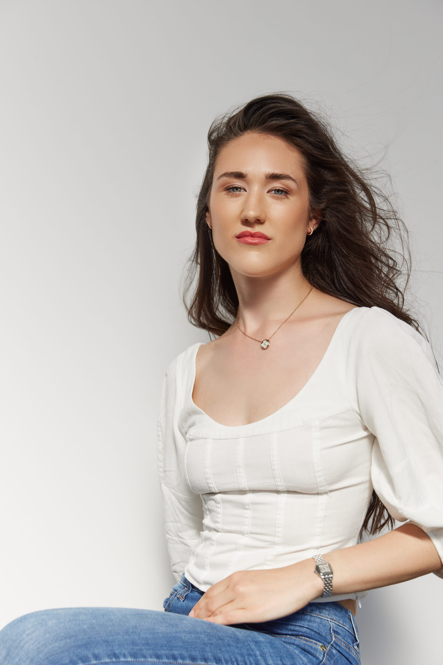 Junge Frau geschminkt, Elegantes Beauty-Make-up, typgerechtes Styling, in Sankt Florian Asten Linz Oberösterreich für natürliche Schönheit und strahlende Ausstrahlung