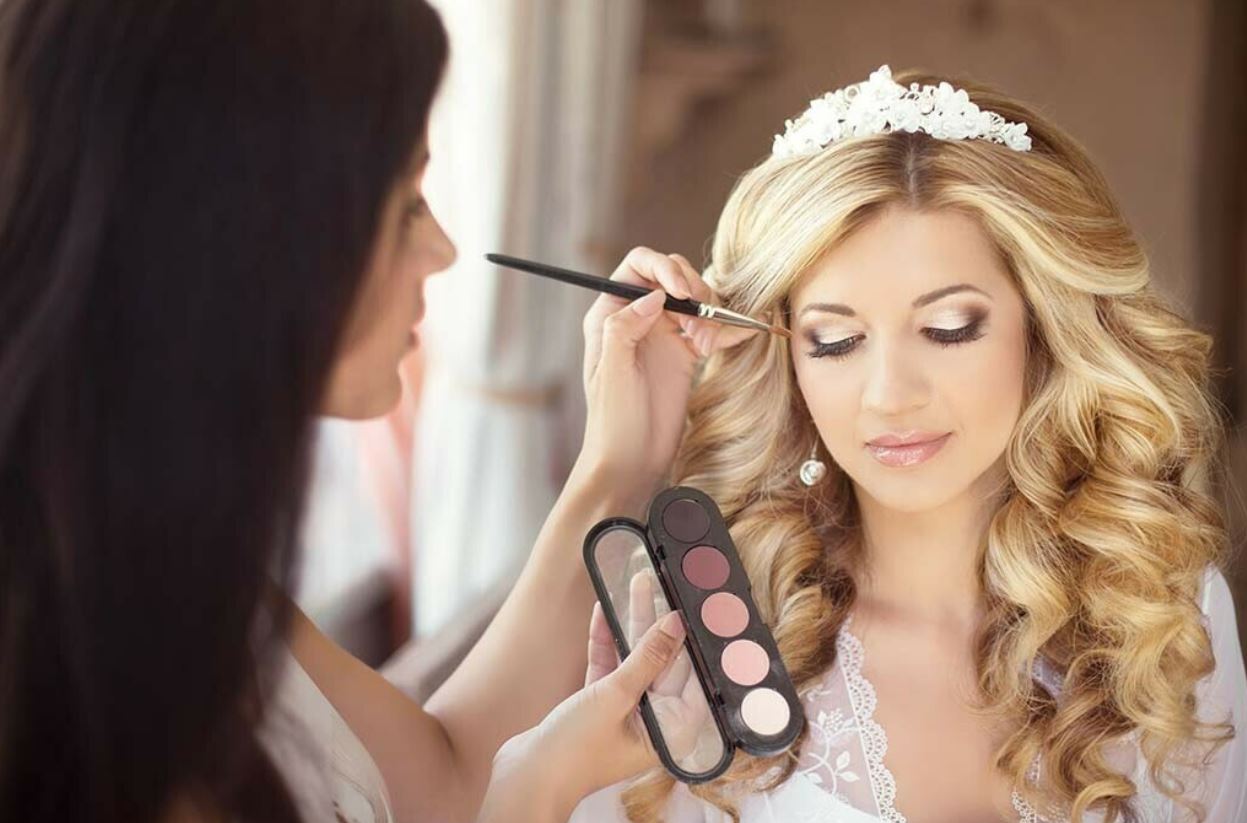 Professionelle Visagisten sorgen bei Events und Hochzeiten für strahlende Looks, langanhaltendes Make-up und Momente.
