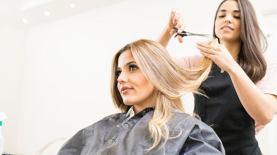 Erleben Sie perfekte Braut-Make-up-Services von einem Profi. Strahlen Sie an Ihrem großen Tag mit makellosem Look und stilvollem Finish.