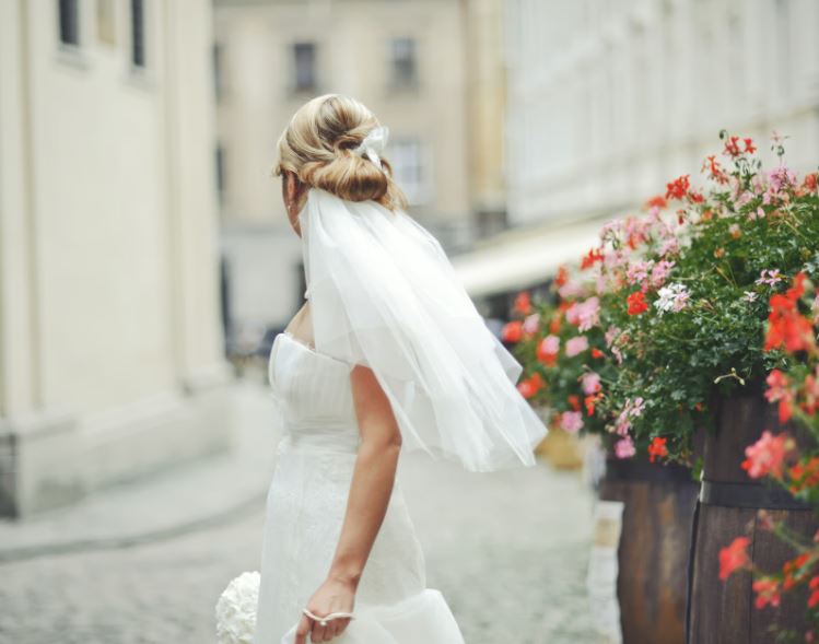 Was ein luxuriöses Brautstyling in Oberösterreich ausmacht. Elegant, hochwertig und perfekt abgestimmt.