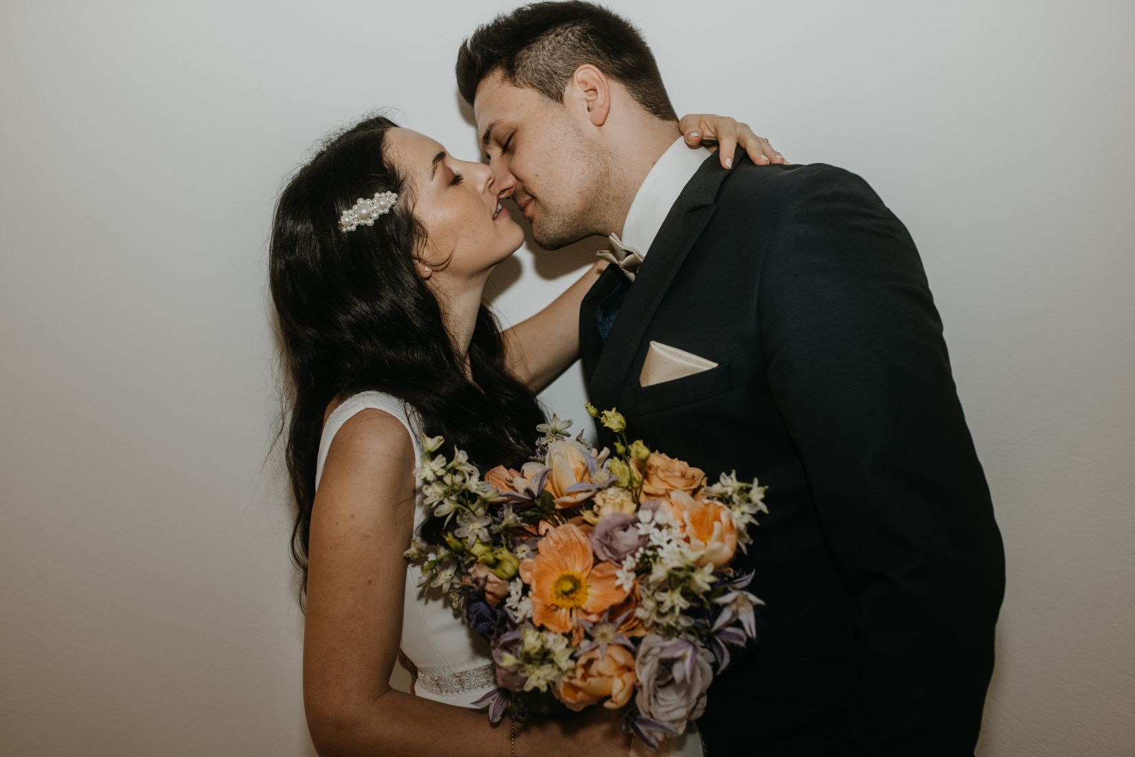 Soft Glam Braut Make-up mit natürlichem Glow – Brautstyling Linz