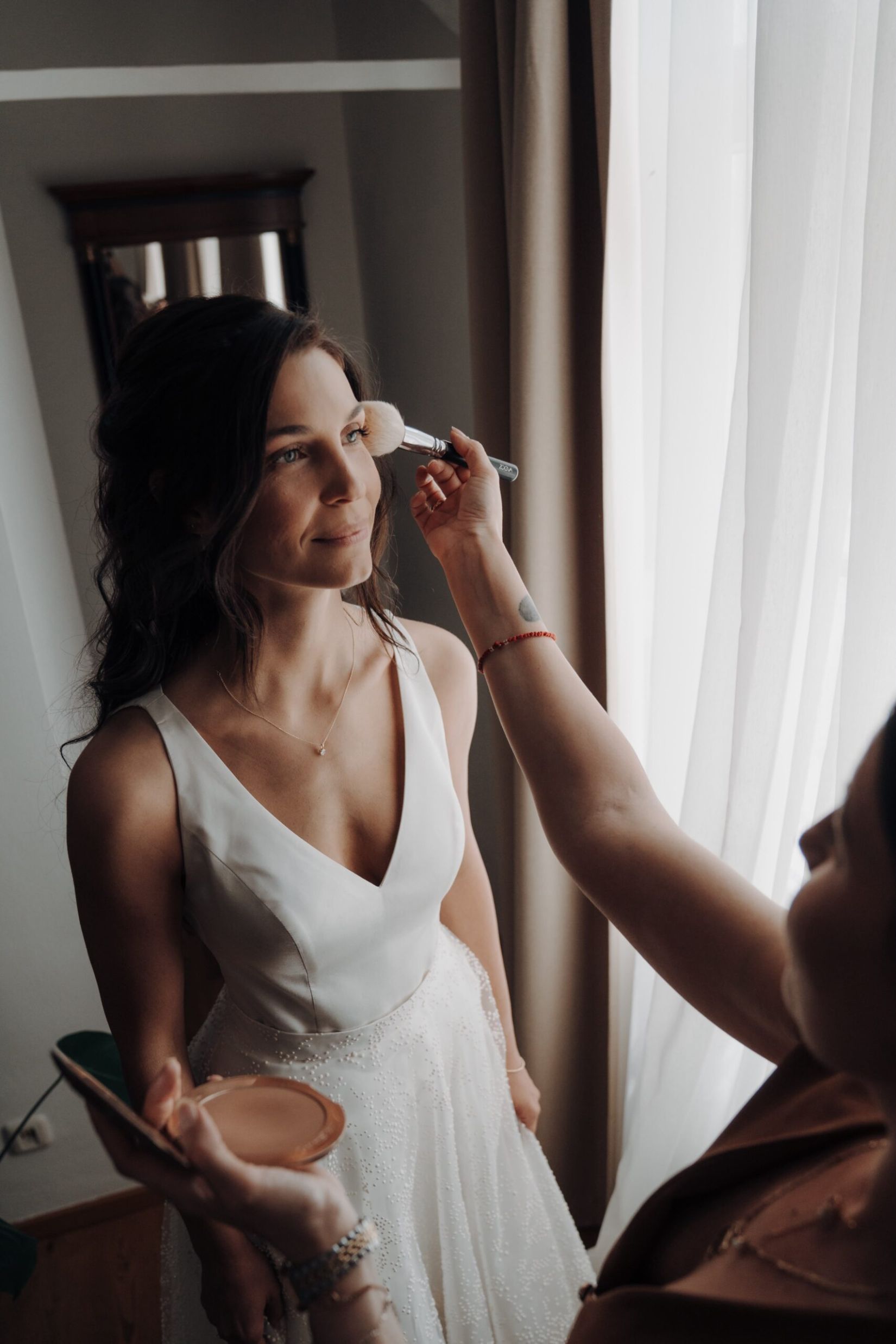 Natürliches Braut Make-up mit strahlender Haut – Brautstyling in Linz