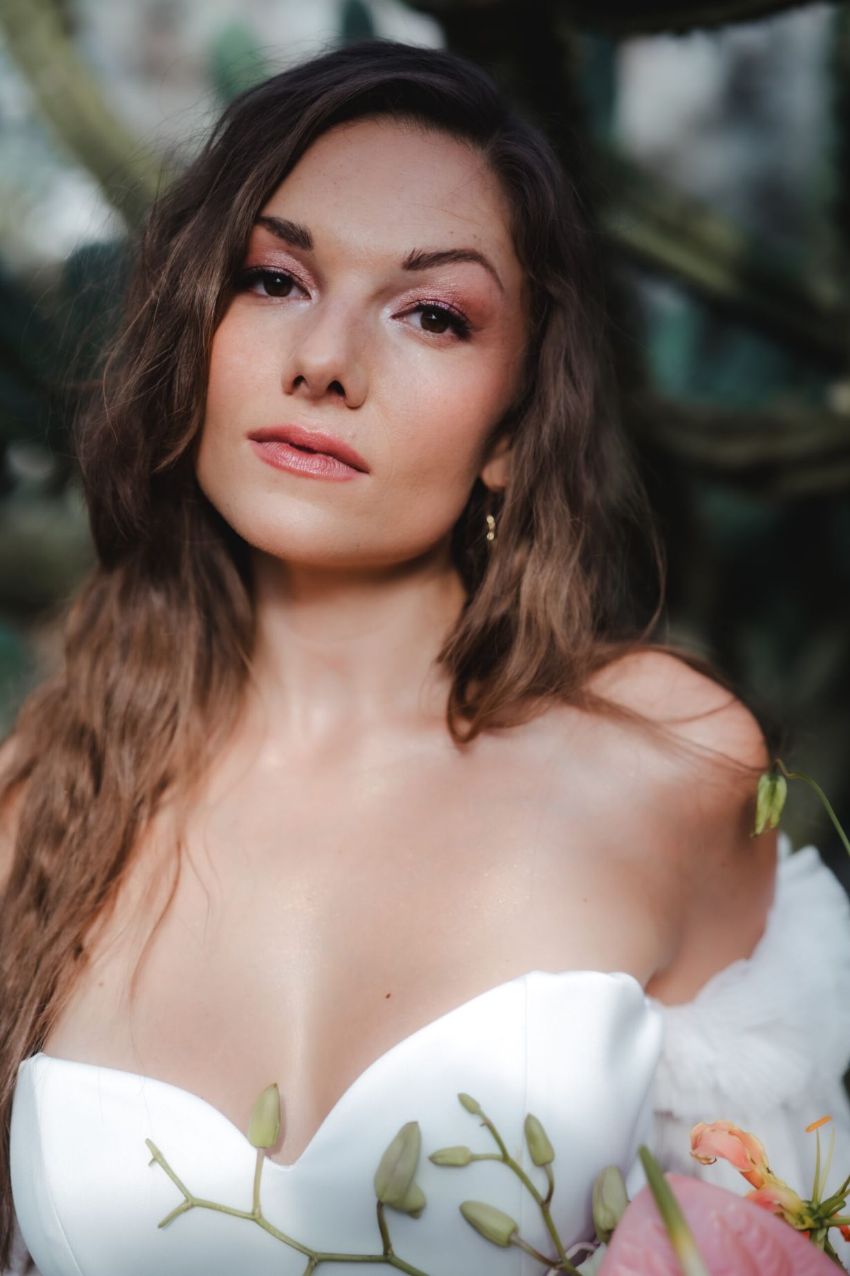 Soft Glam Brautstyling mit strahlender Haut – Braut Make-up Artist Linz